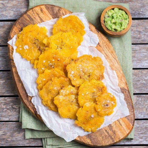 Tostones Con Guacamole.